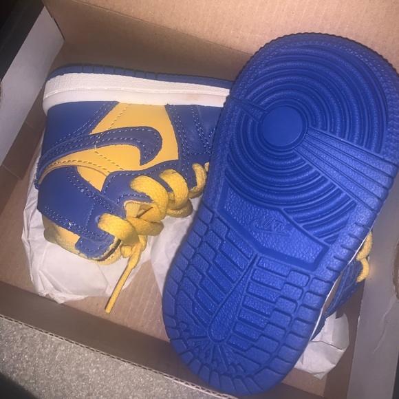 Selling all shoes for 45.3c and 4c toddlers - Picture 2 of 3